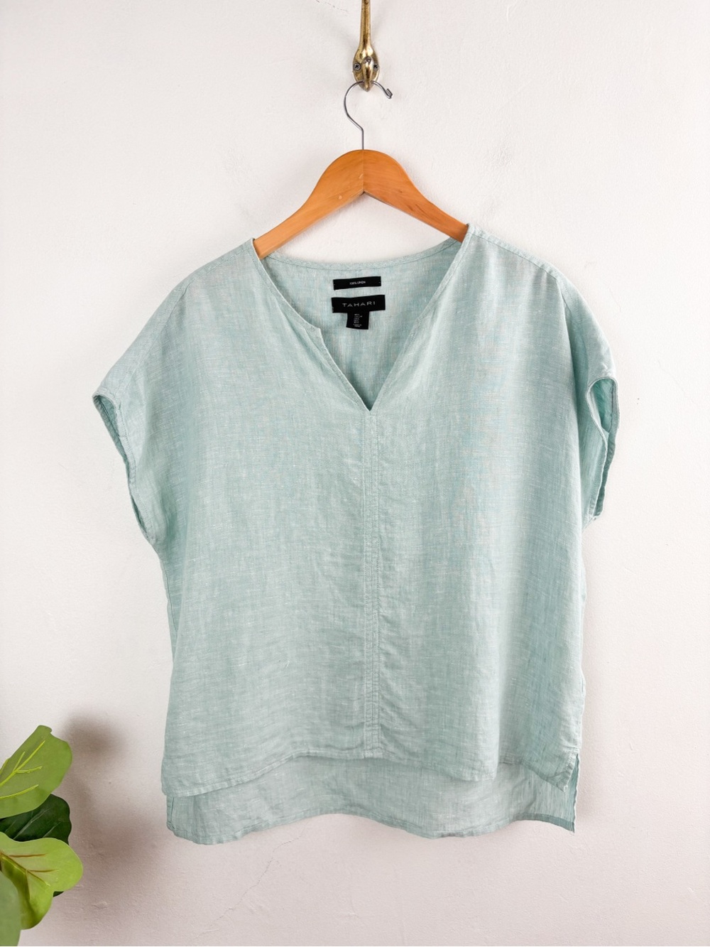 Tahari 100% Linen Sage V-Neck Blouse Sz L